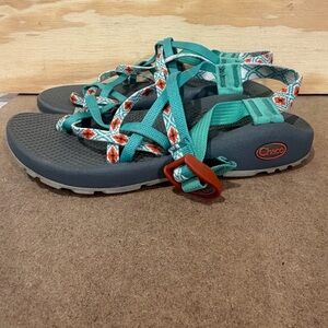 Chaco 8 Turquoise Charcoal strap Sandals water river shoes hiking outdoors